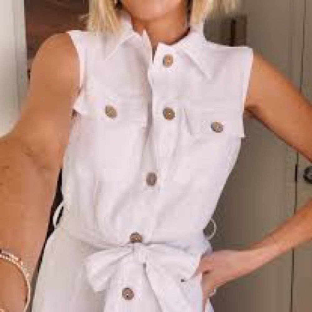 BCX white sleeveless vest